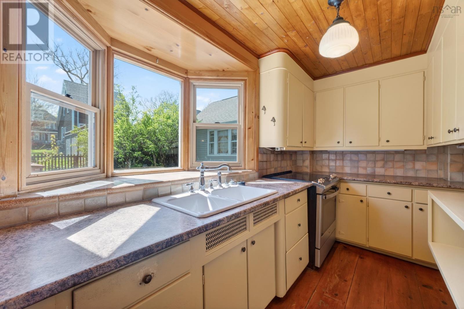 22 Beacon Street - 25