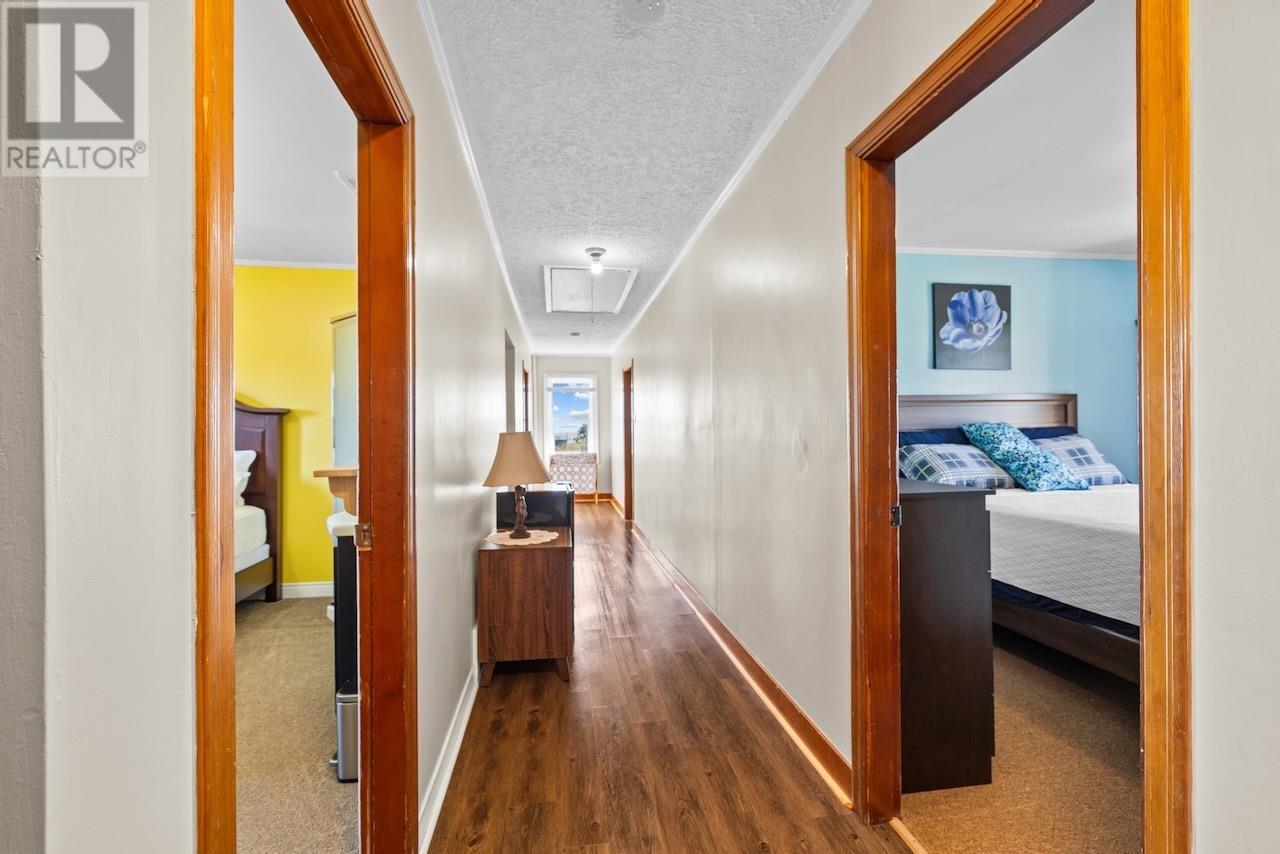 57 CHAPEL Avenue - 24