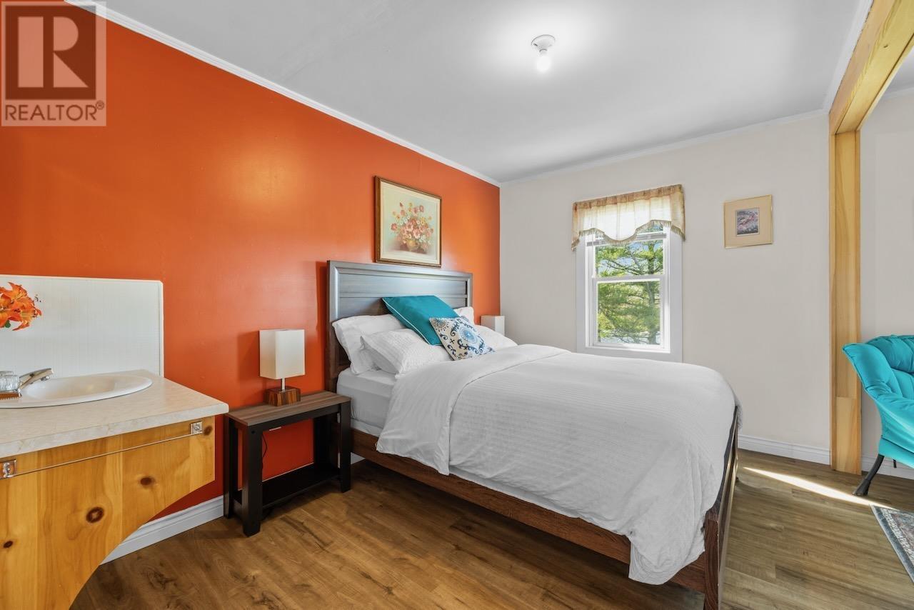 57 CHAPEL Avenue - 25