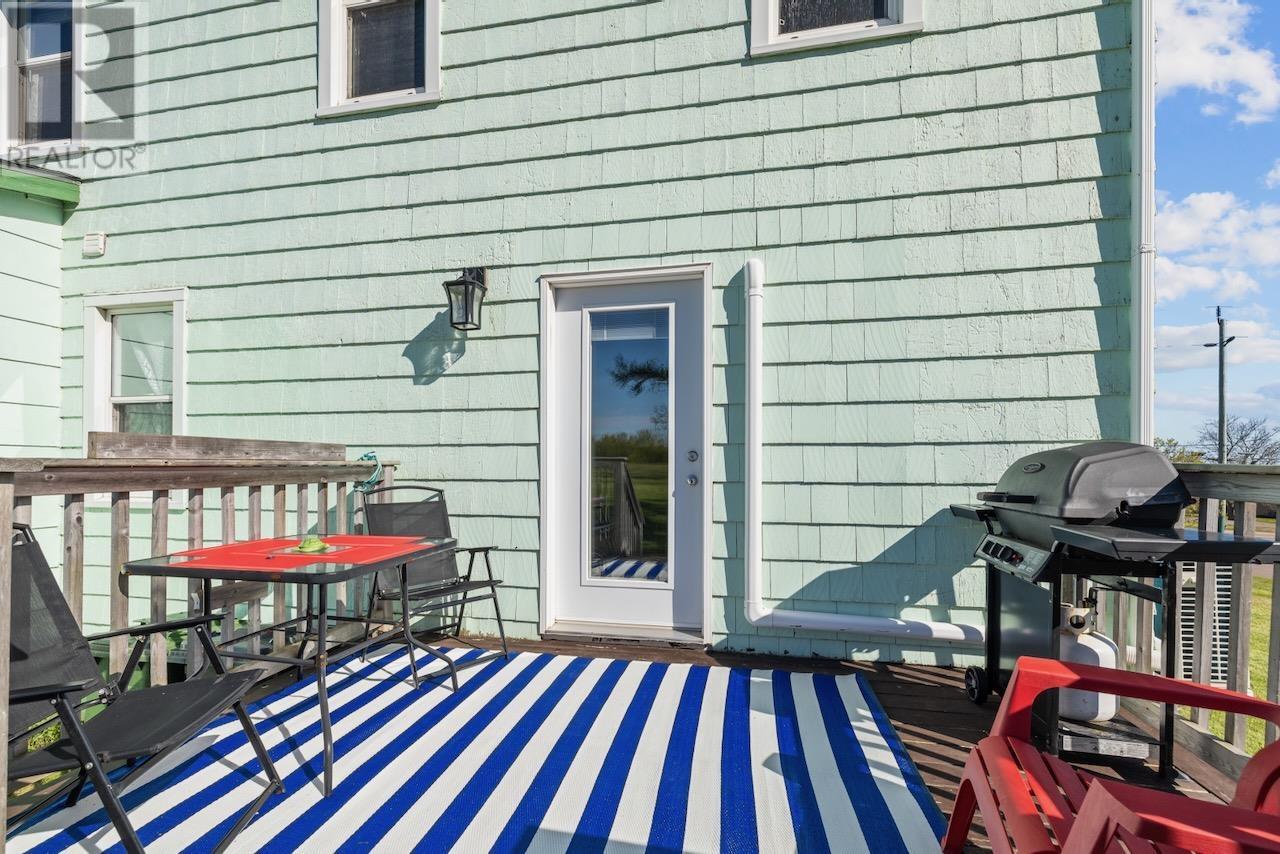 57 CHAPEL Avenue - 32