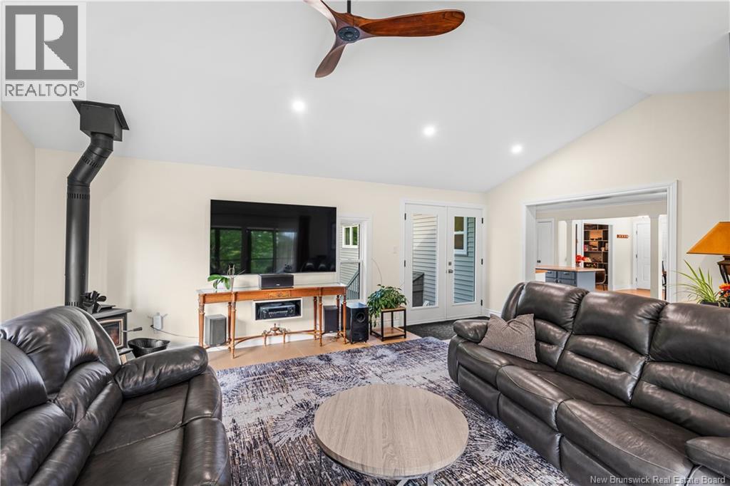 366 Bayview Court - Thumbnail 15