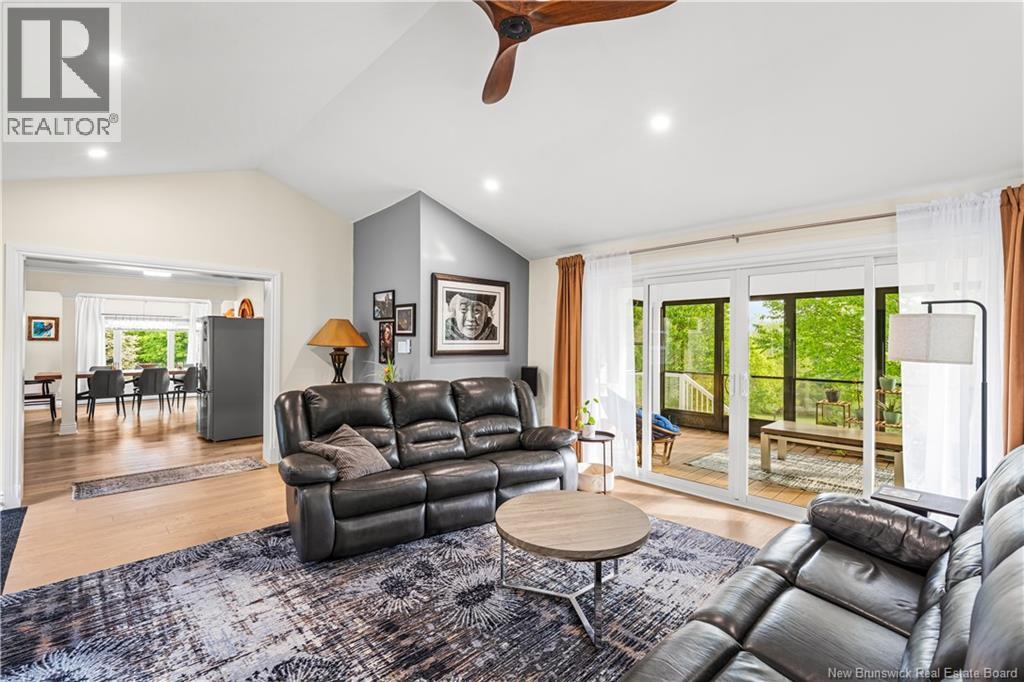 366 Bayview Court - Thumbnail 16