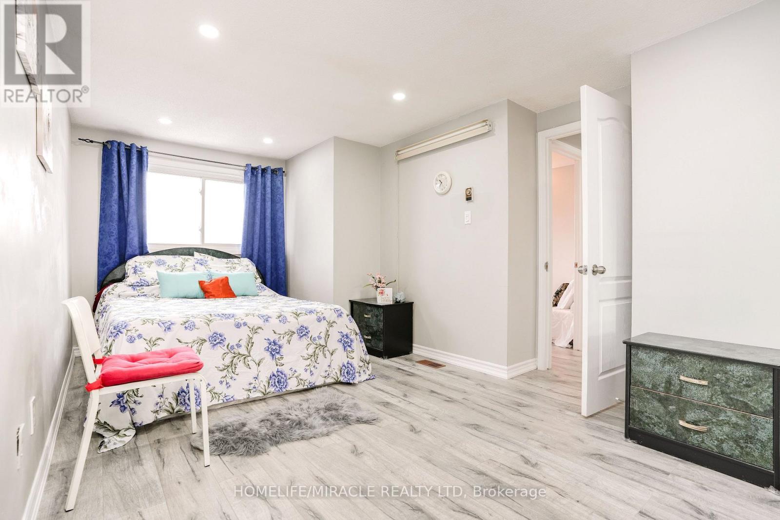 15 HEATHERSIDE COURT - 12