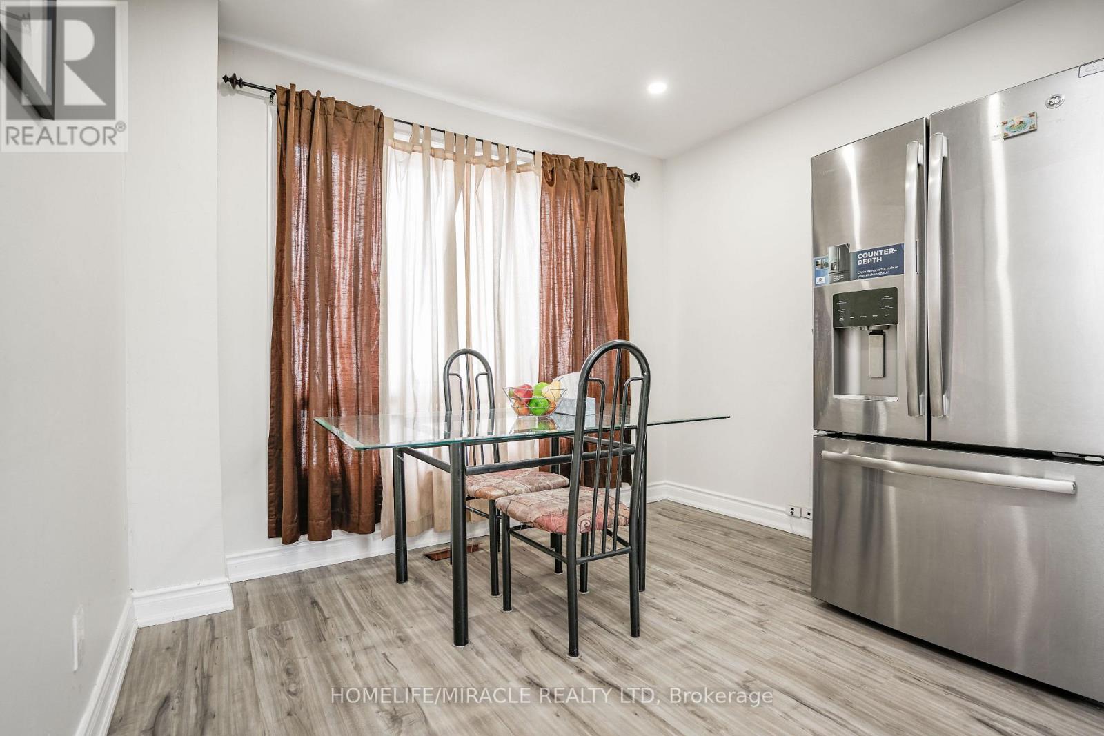 15 HEATHERSIDE COURT - 8