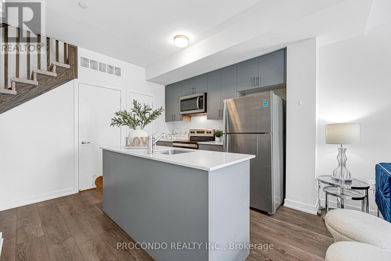 #UNIT 3 3560 COLONIAL DRIVE - 14
