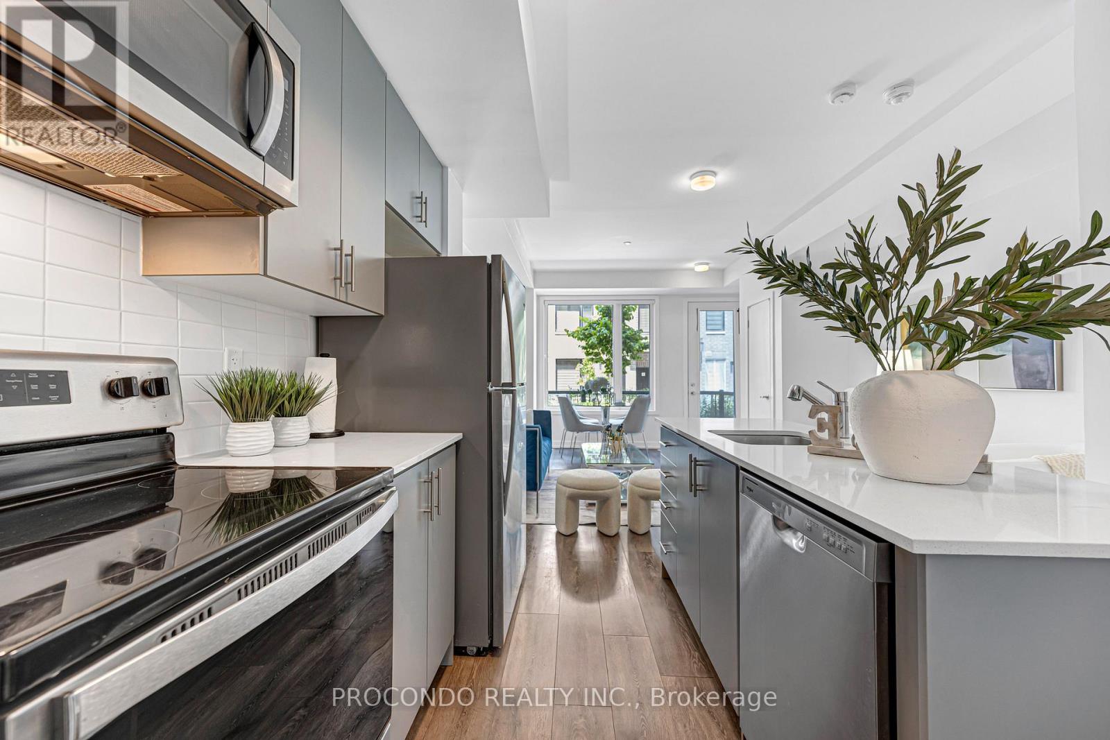 #UNIT 3 3560 COLONIAL DRIVE - 17