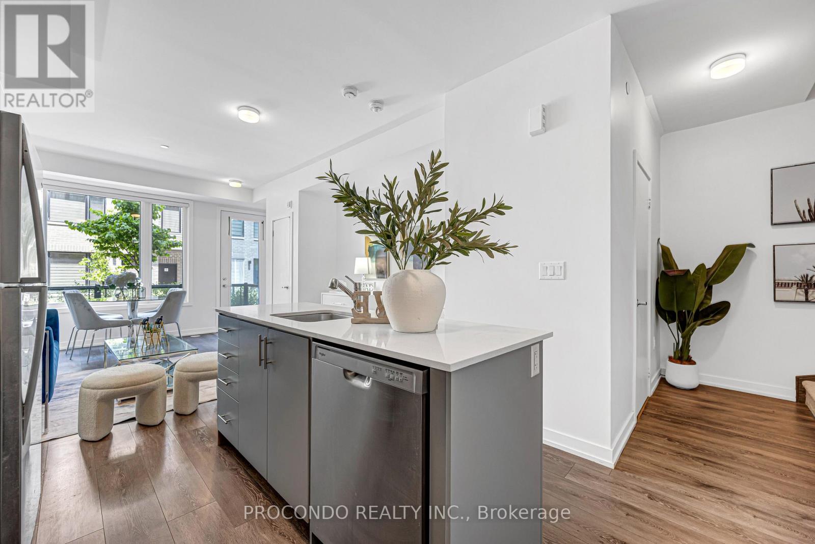 #UNIT 3 3560 COLONIAL DRIVE - 18