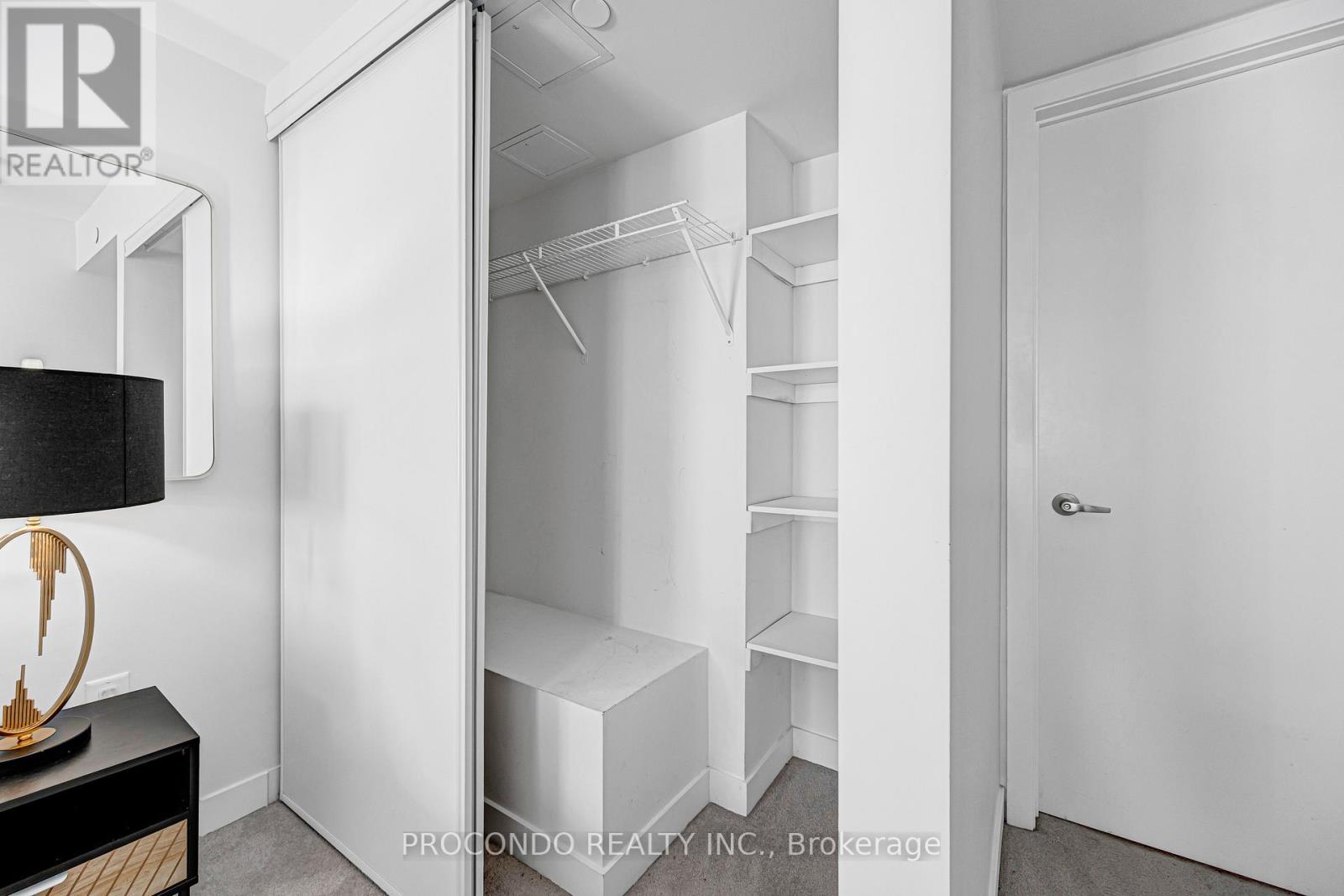 #UNIT 3 3560 COLONIAL DRIVE - 23