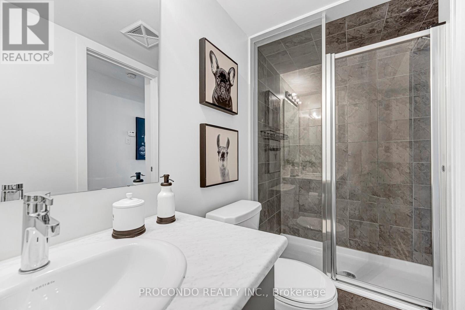 #UNIT 3 3560 COLONIAL DRIVE - 28