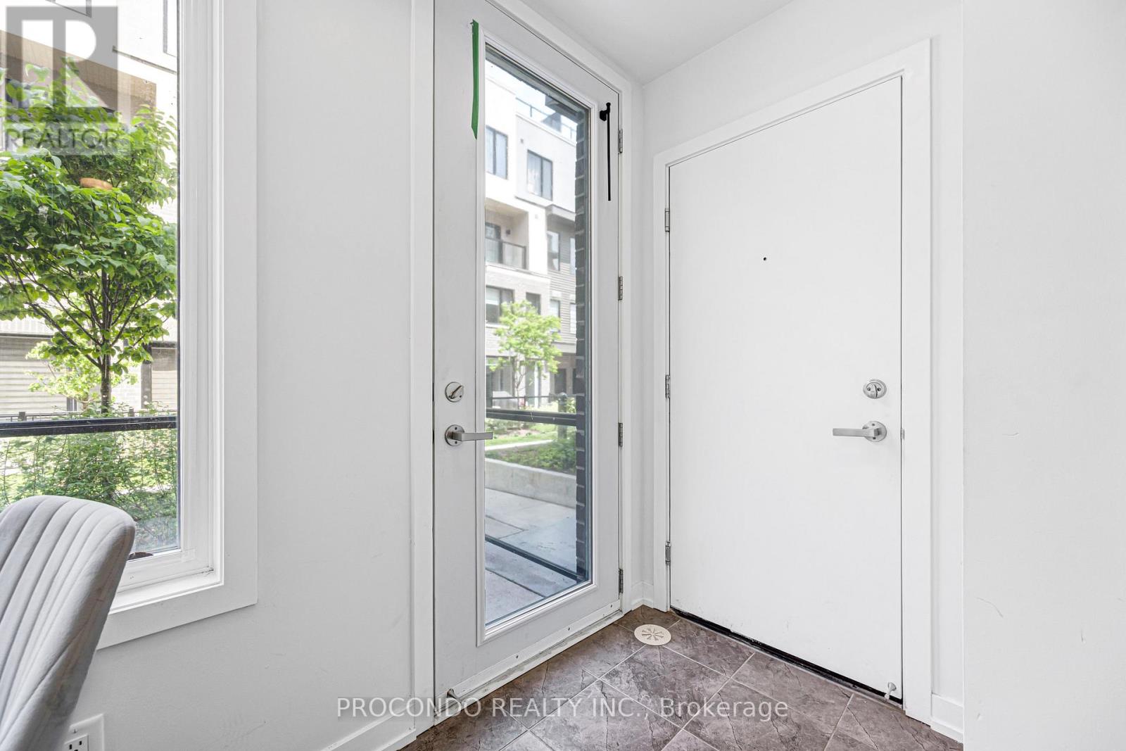 #UNIT 3 3560 COLONIAL DRIVE - 4
