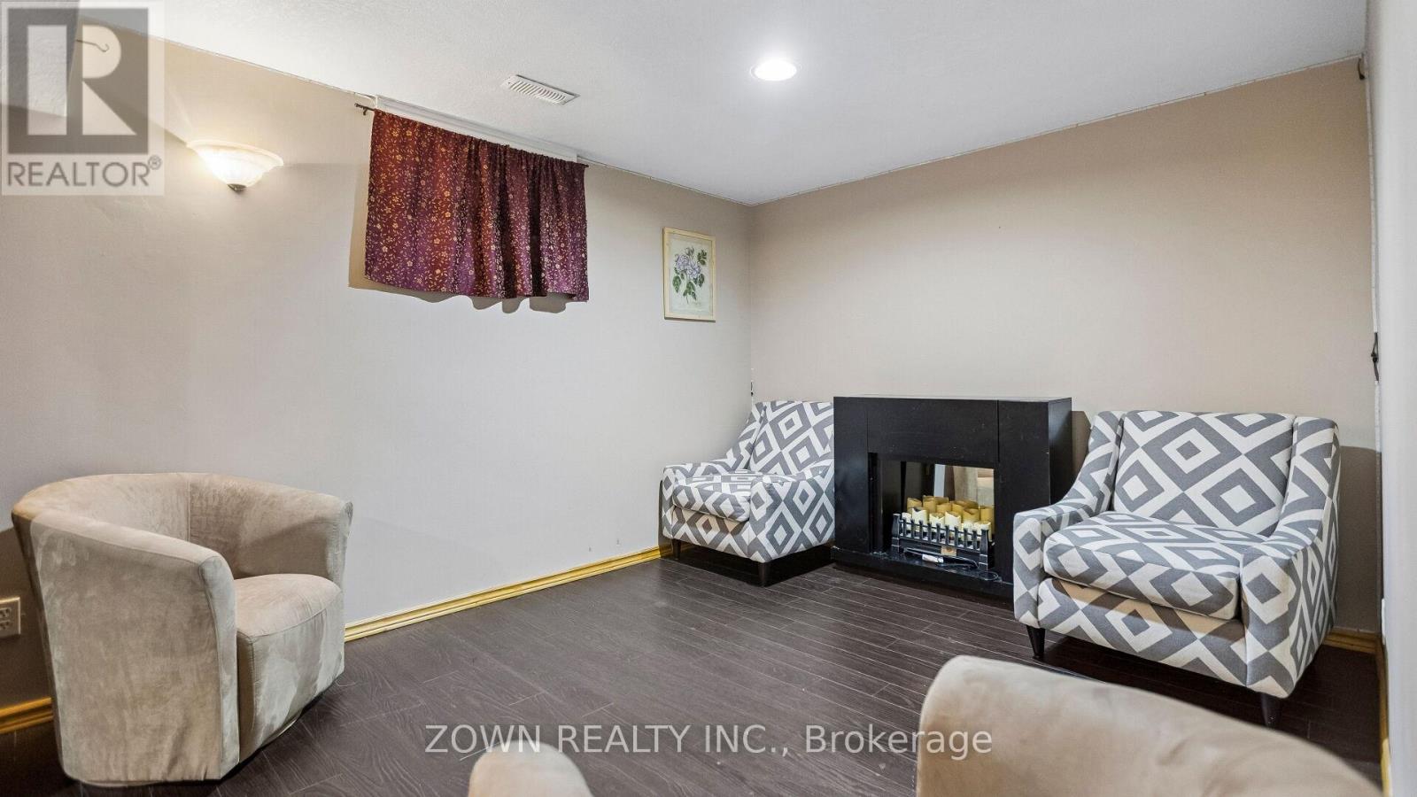 17 BUCKTHORN CRESCENT - 25
