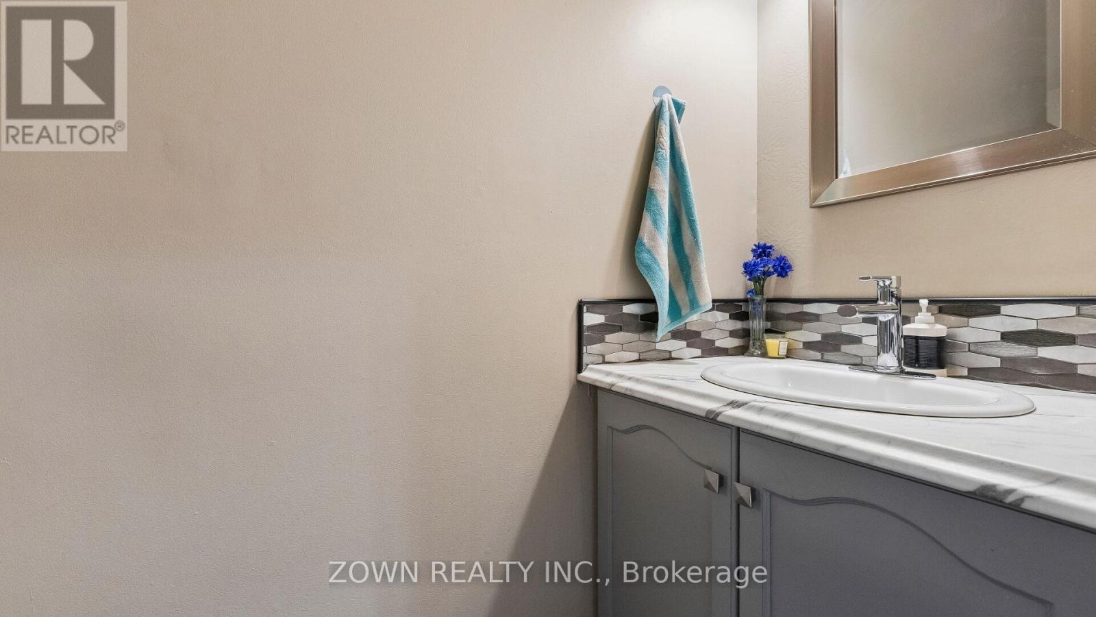 17 BUCKTHORN CRESCENT - 32