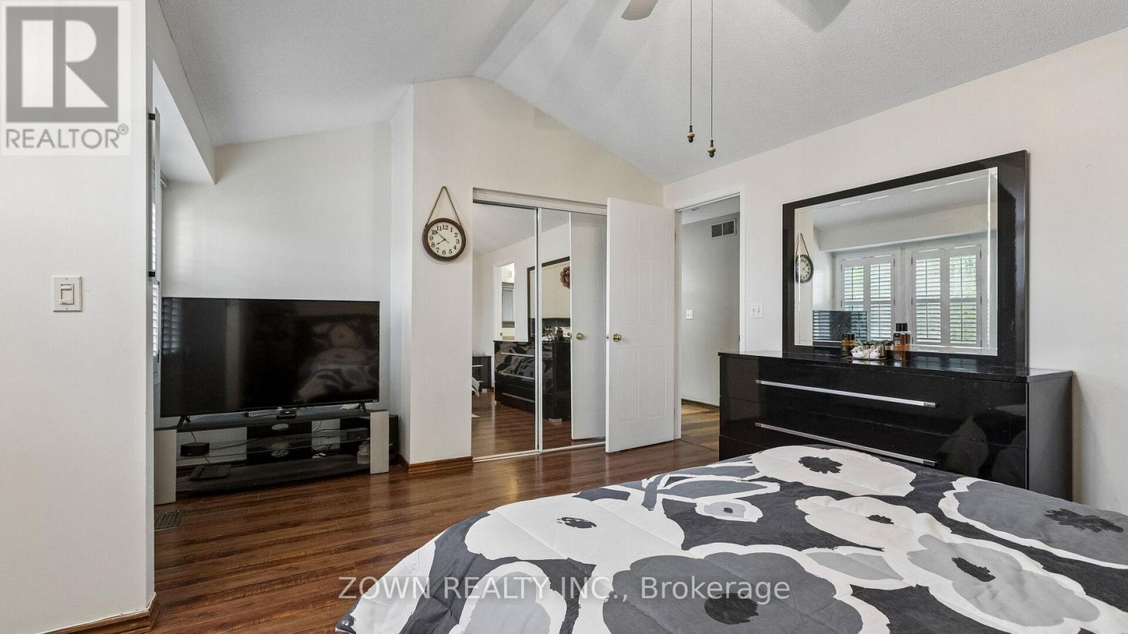 17 BUCKTHORN CRESCENT - 35