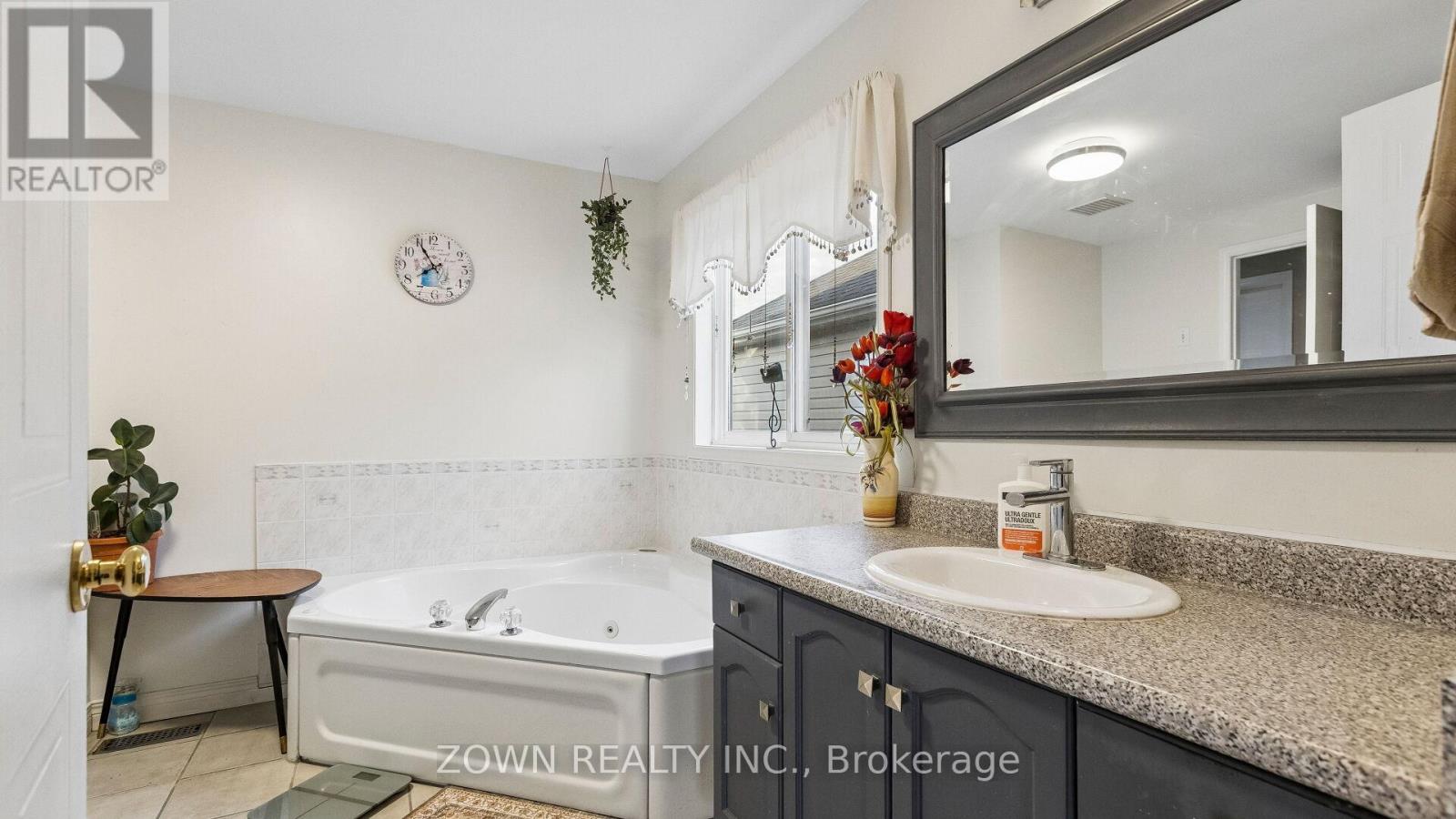 17 BUCKTHORN CRESCENT - 37