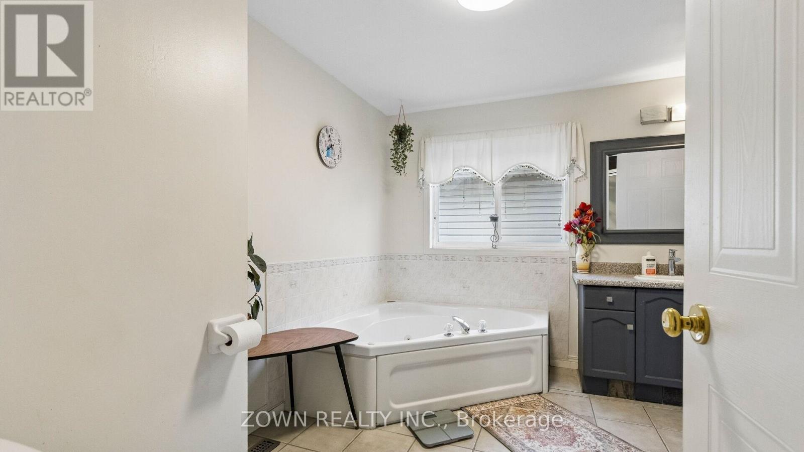17 BUCKTHORN CRESCENT - 39