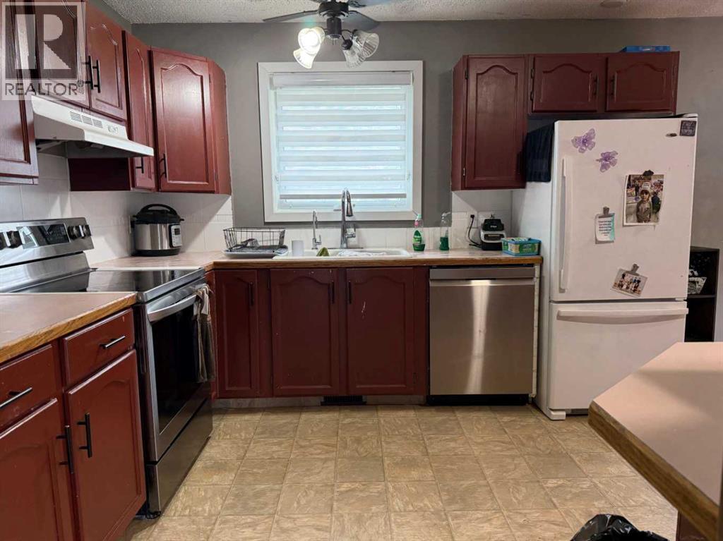 302 5 Avenue W - 4