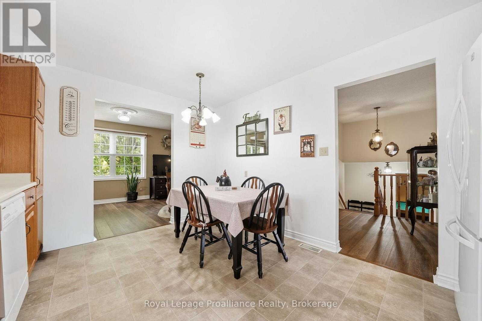 31 SPRINGBROOK CRESCENT - 13