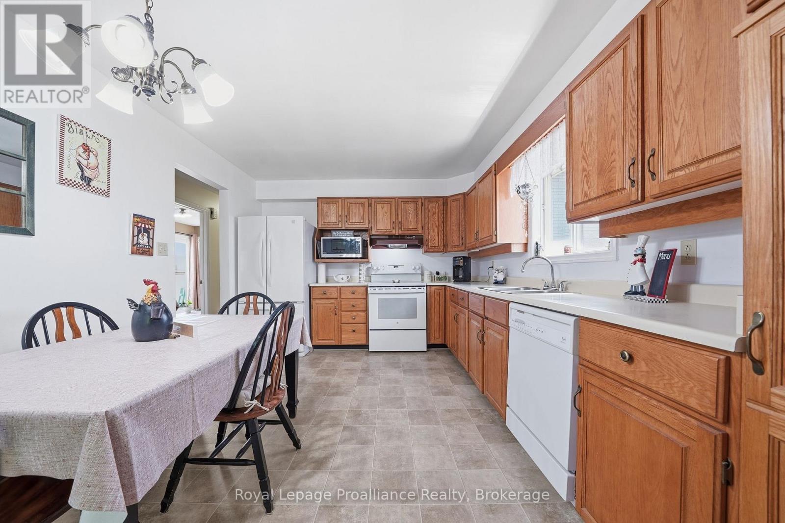 31 SPRINGBROOK CRESCENT - 14