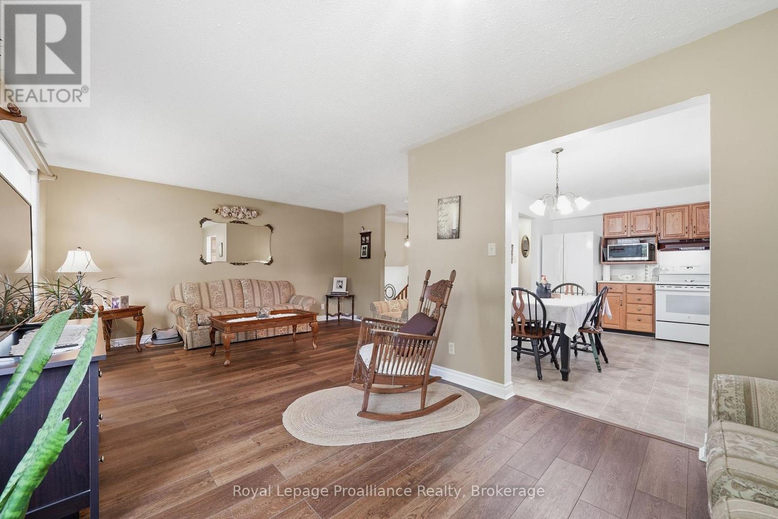 31 SPRINGBROOK CRESCENT - 15