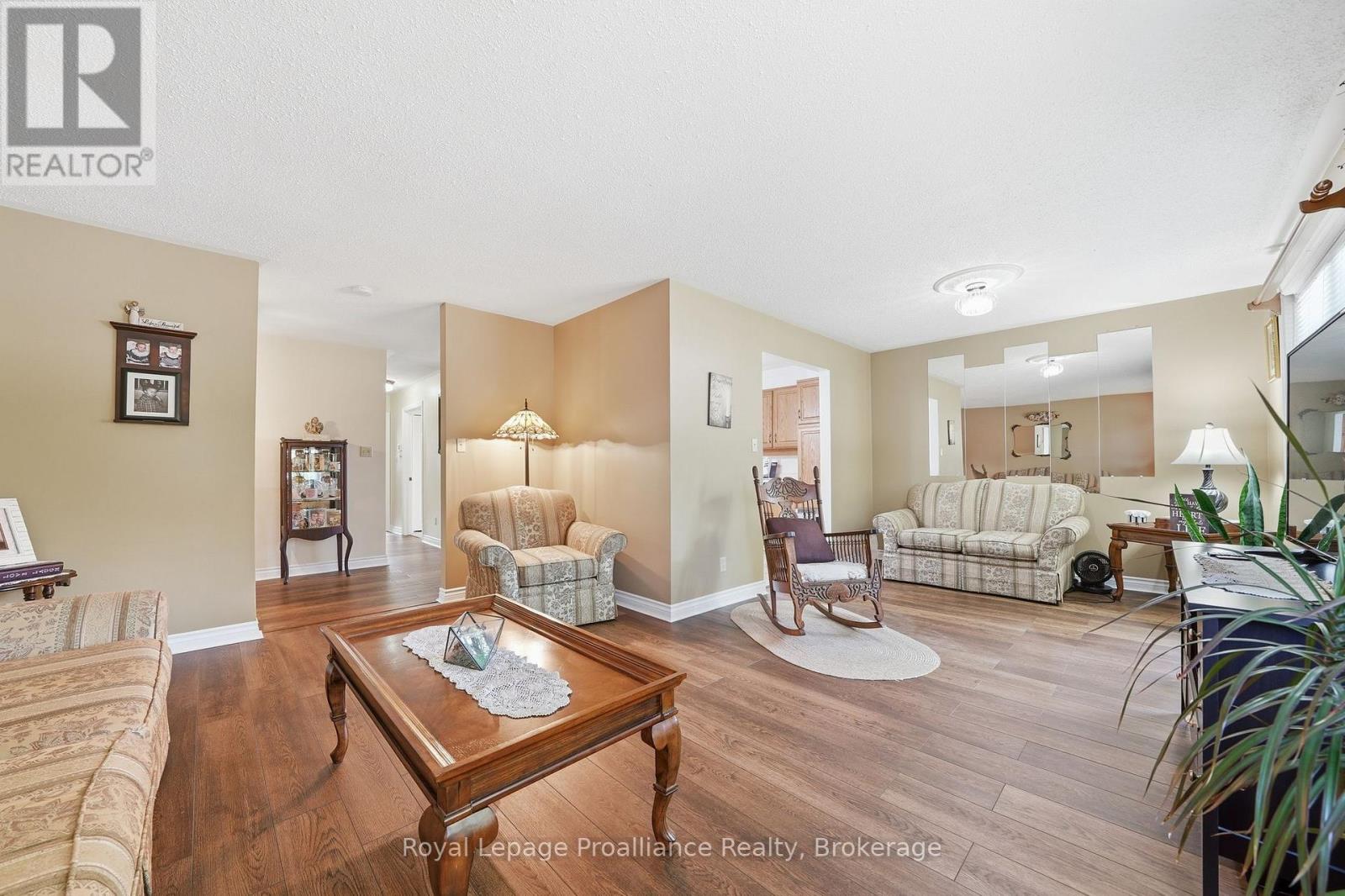 31 SPRINGBROOK CRESCENT - 16