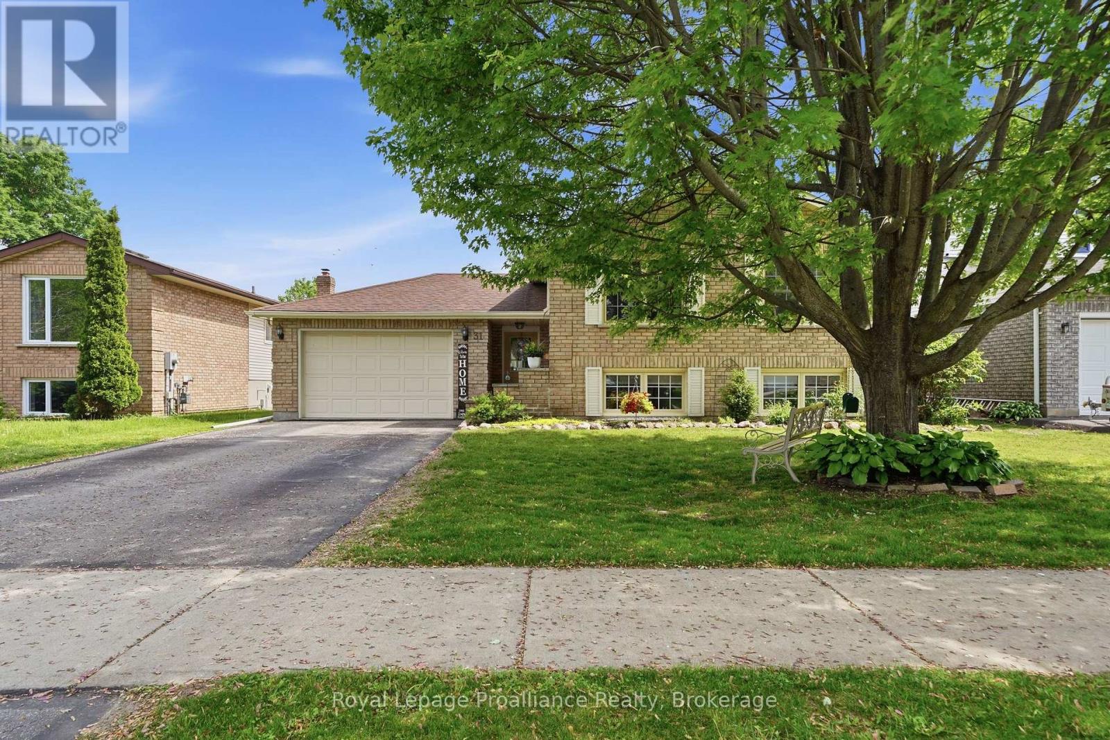 31 SPRINGBROOK CRESCENT - Image 2