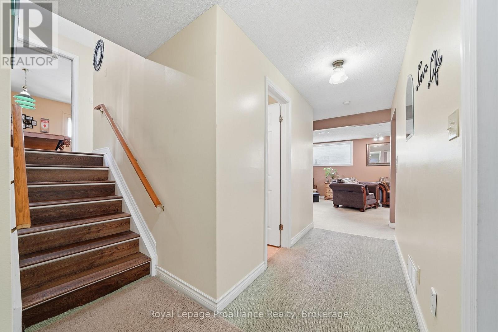 31 SPRINGBROOK CRESCENT - 32