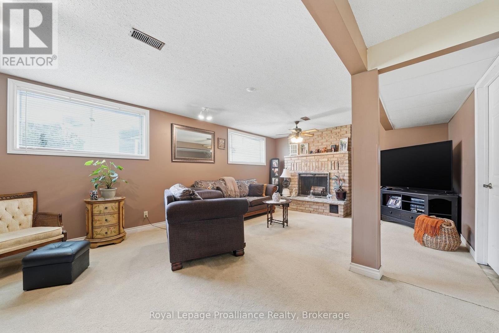 31 SPRINGBROOK CRESCENT - 33