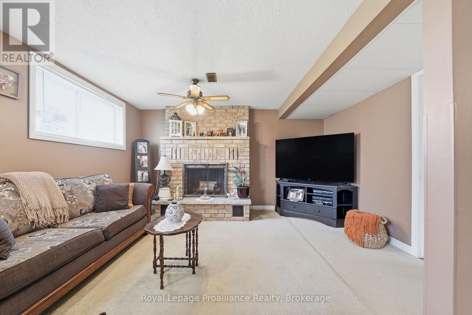 31 SPRINGBROOK CRESCENT - 34