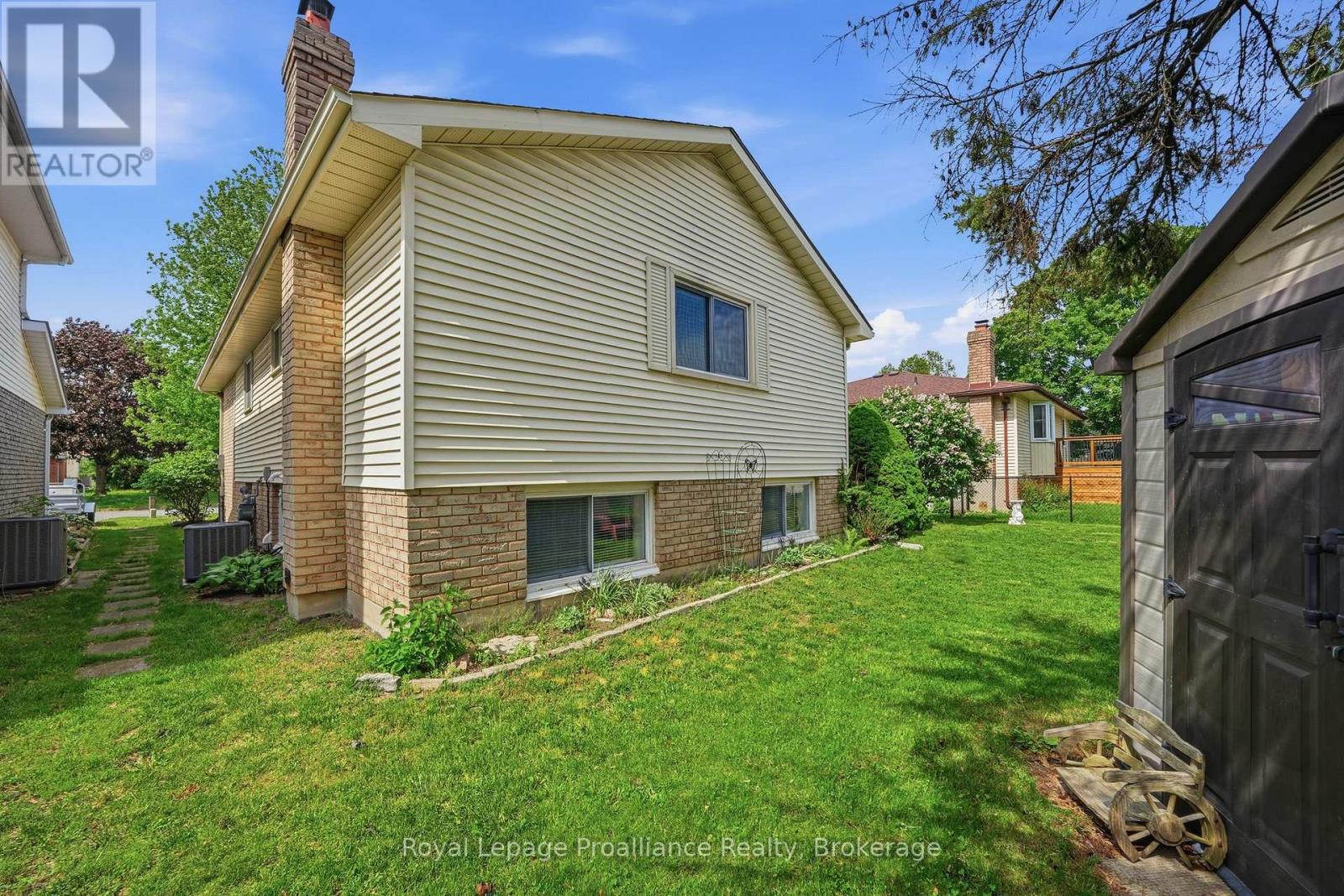 31 SPRINGBROOK CRESCENT - 38