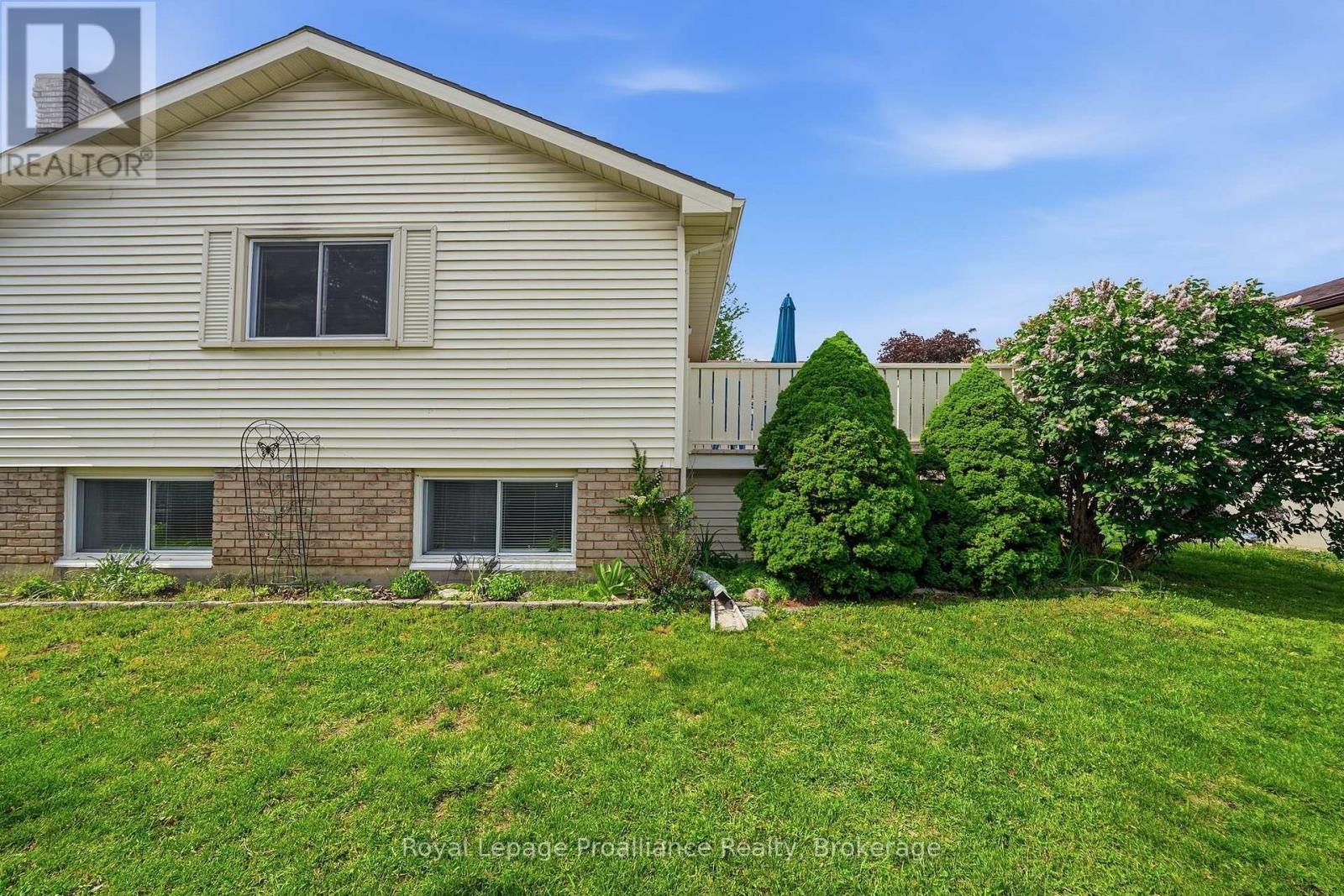31 SPRINGBROOK CRESCENT - 39