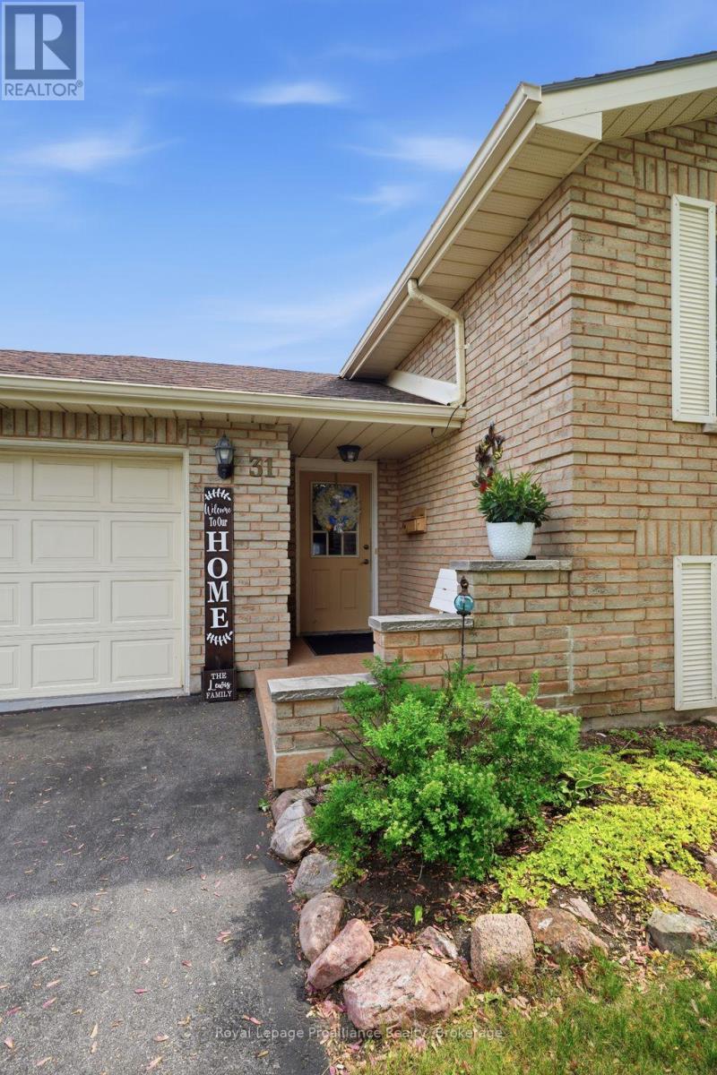 31 SPRINGBROOK CRESCENT - 4