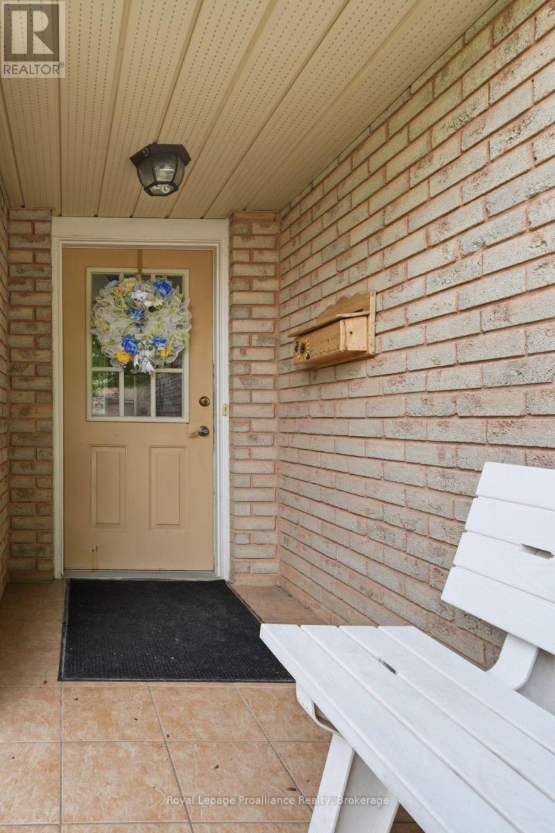 31 SPRINGBROOK CRESCENT - 5