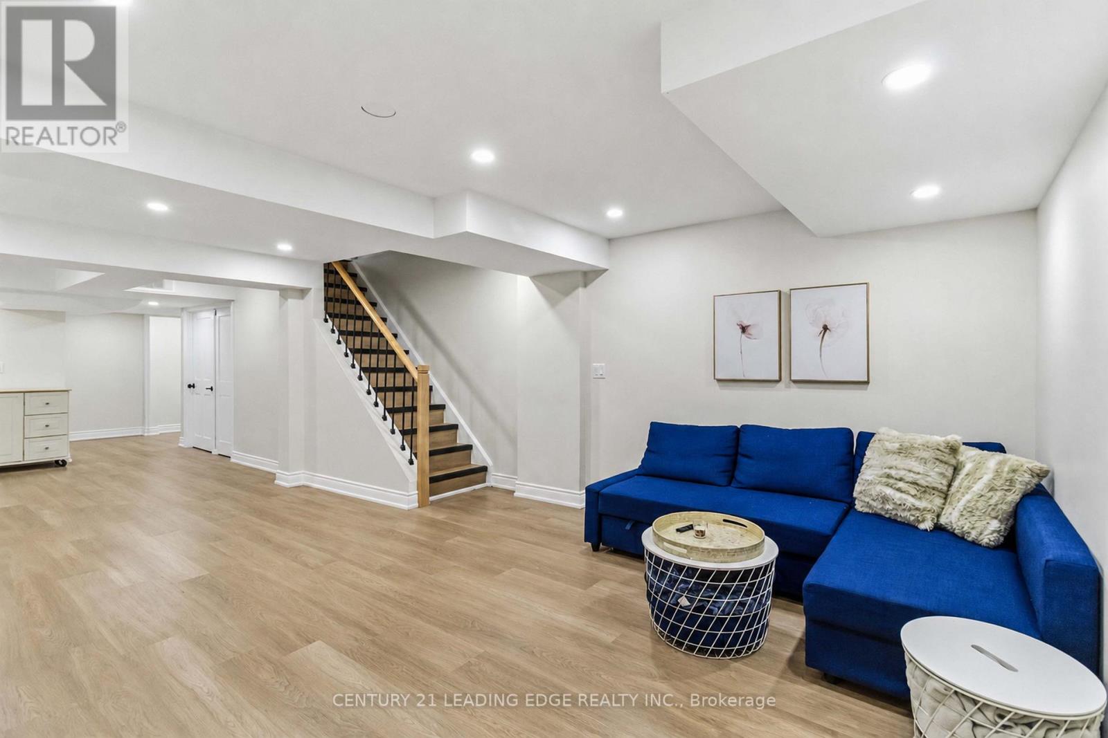 26 HUNTSPOINT DRIVE - 28