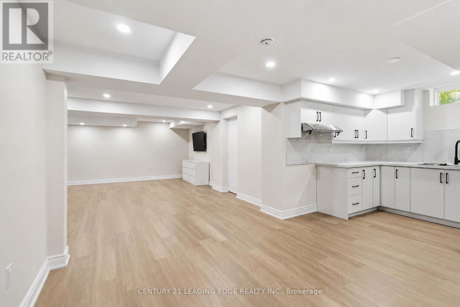 26 HUNTSPOINT DRIVE - 30