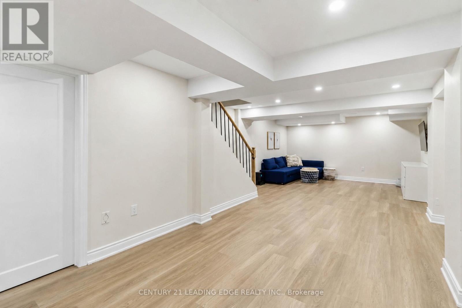 26 HUNTSPOINT DRIVE - 31