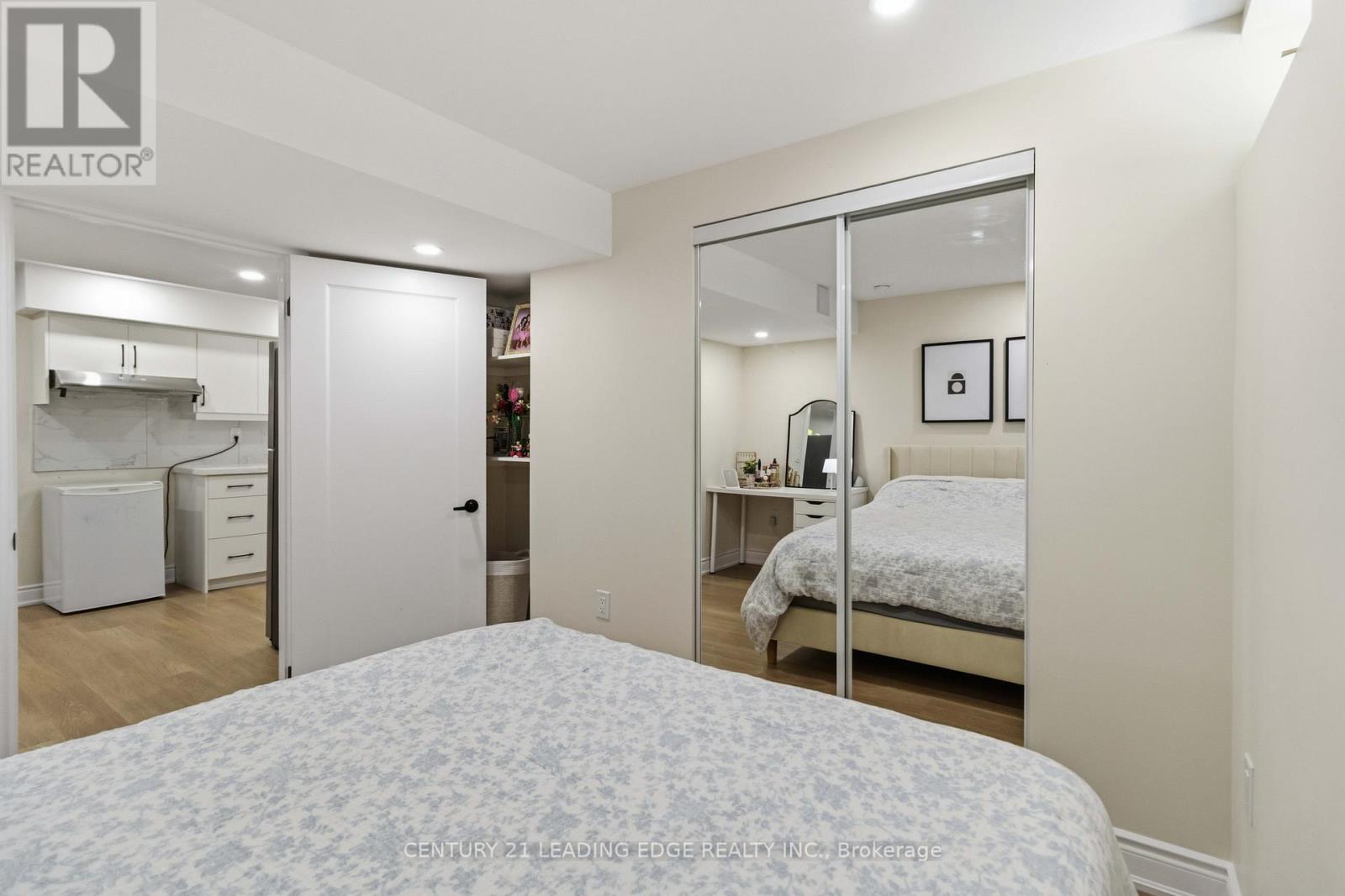 26 HUNTSPOINT DRIVE - 35
