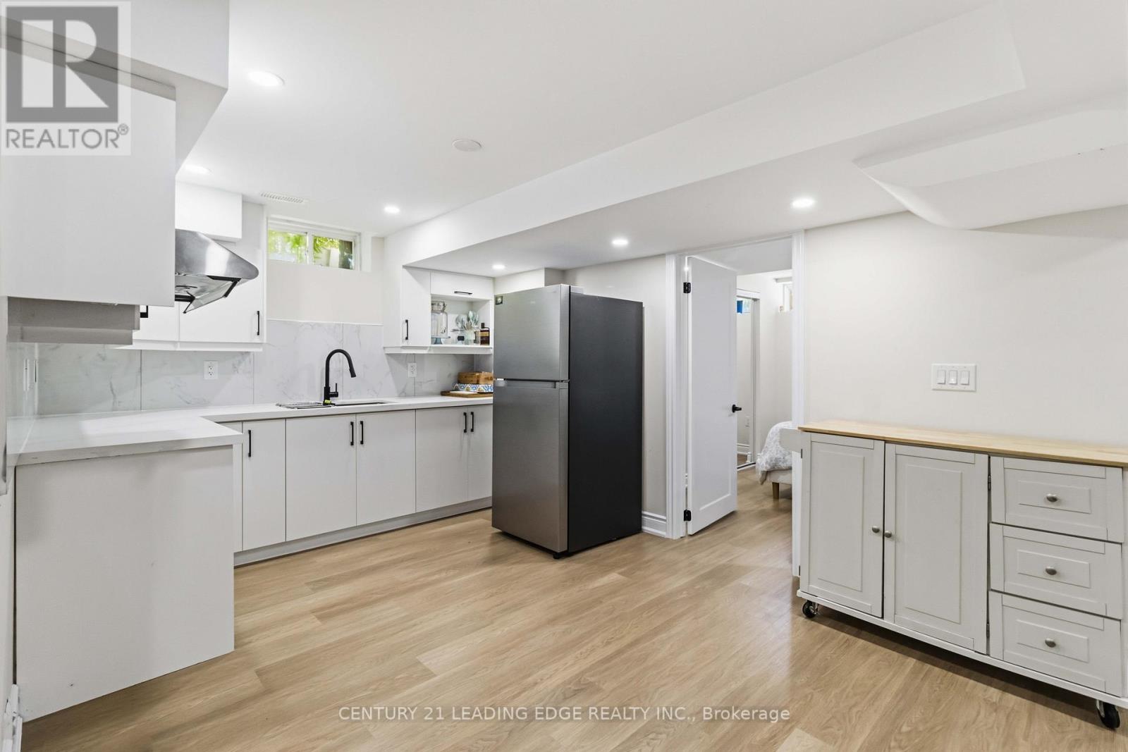 26 HUNTSPOINT DRIVE - 33