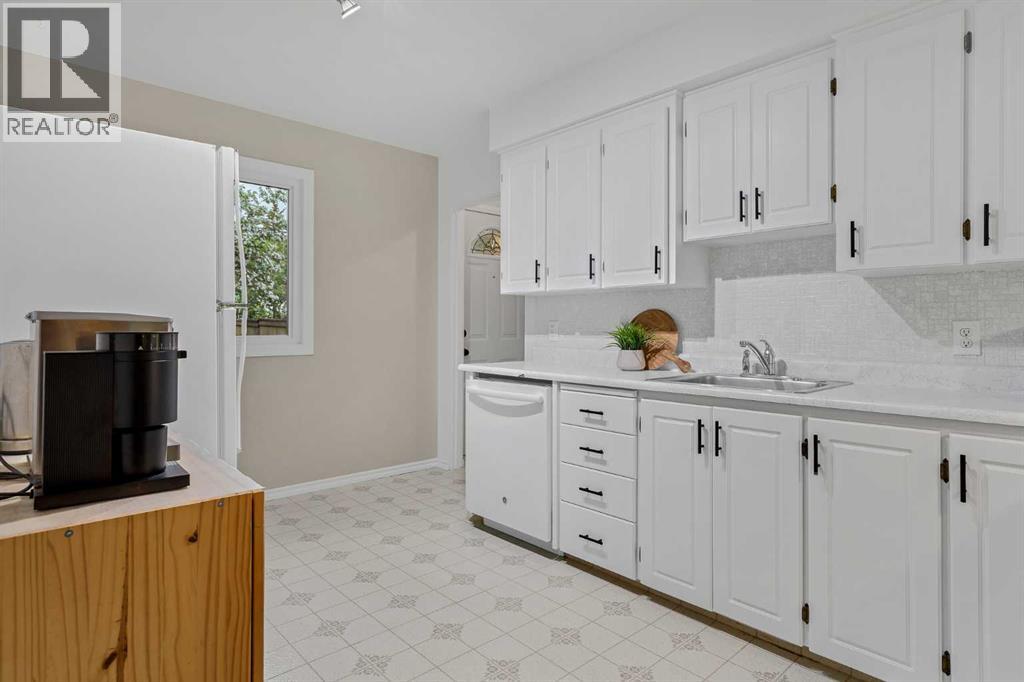 3112 42 Street SW - 7