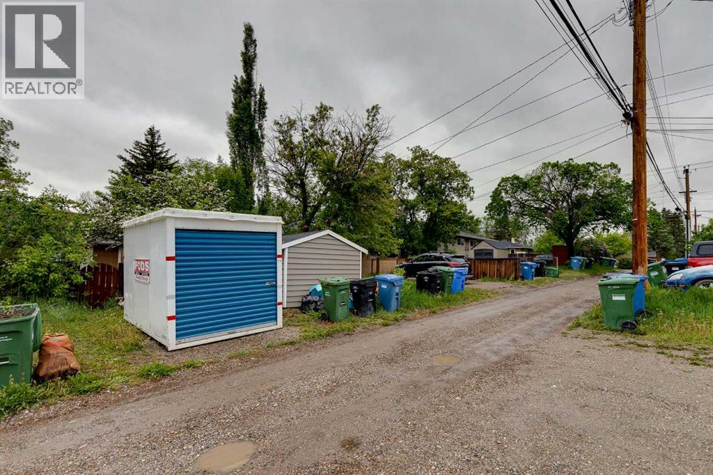 3112 42 Street SW - 27