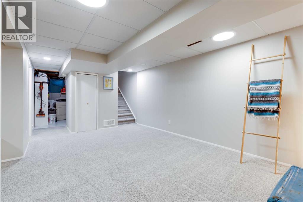 3112 42 Street SW - 17