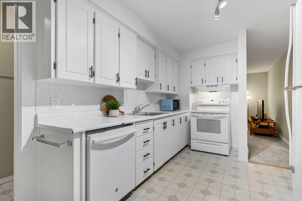 3112 42 Street SW - 10
