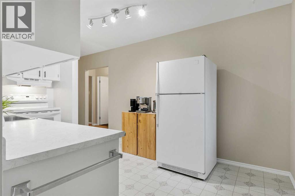 3112 42 Street SW - 8
