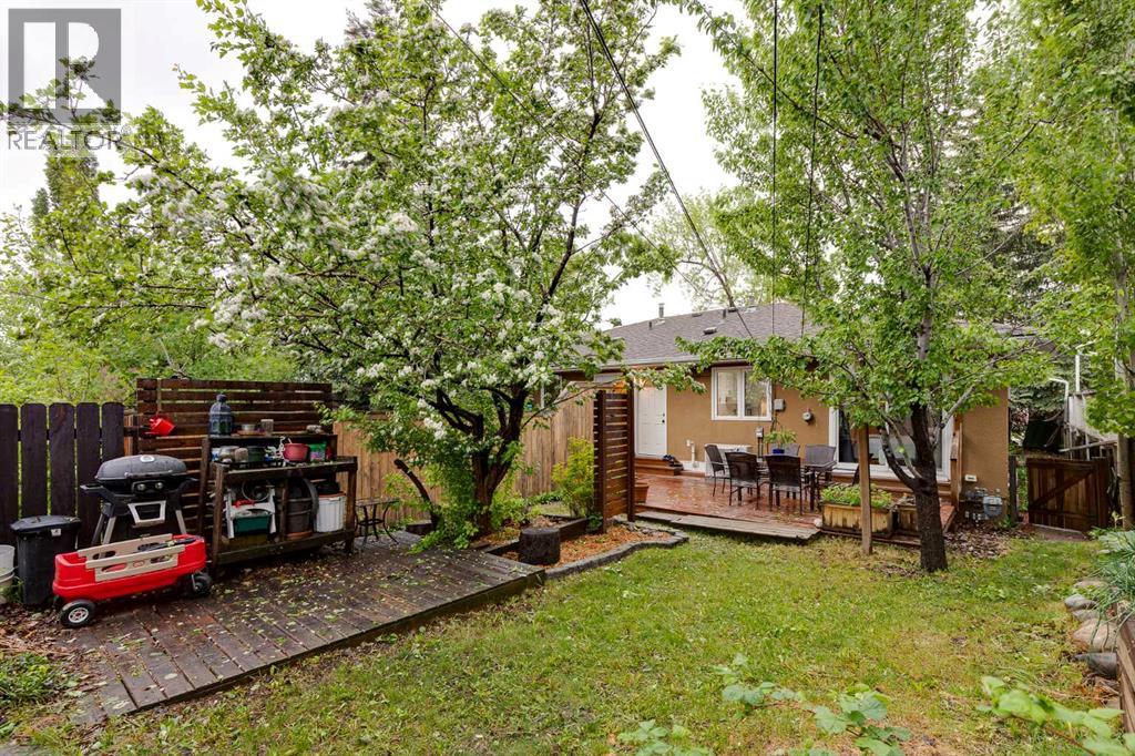 3112 42 Street SW - 25
