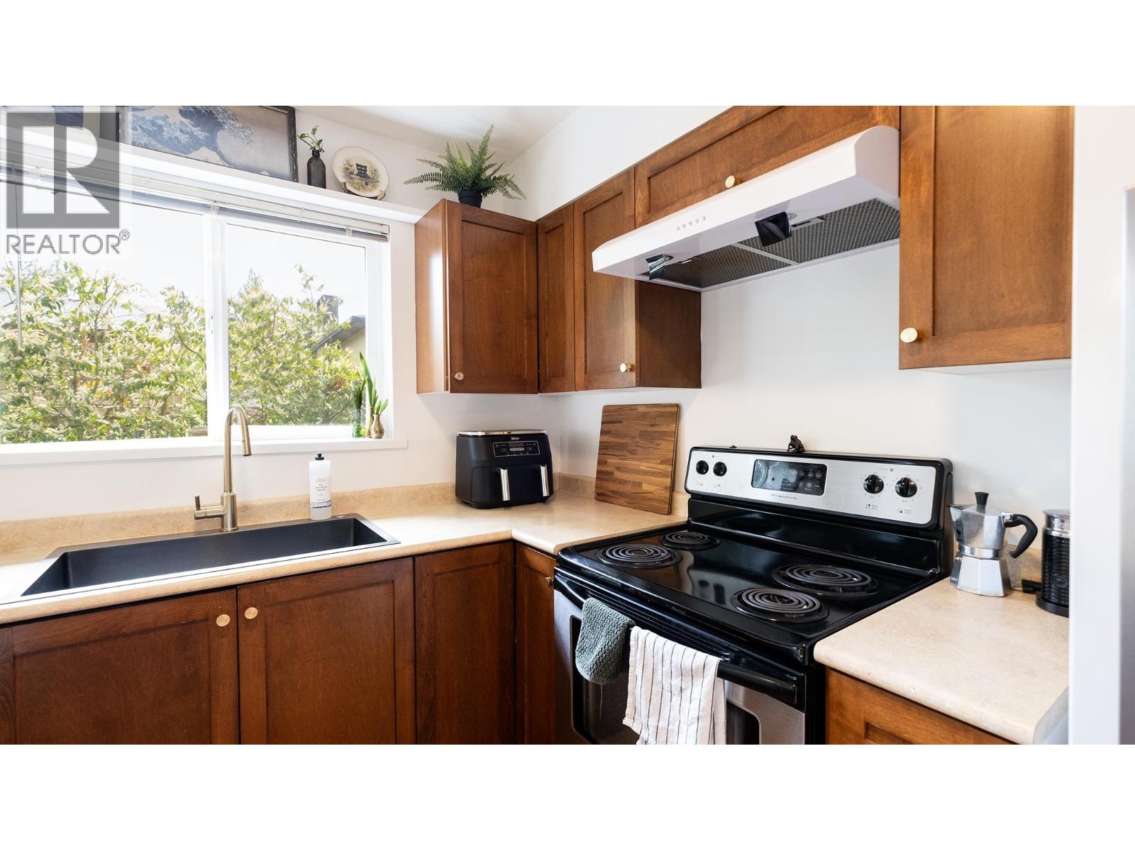 8 624 SHAW ROAD, Gibsons