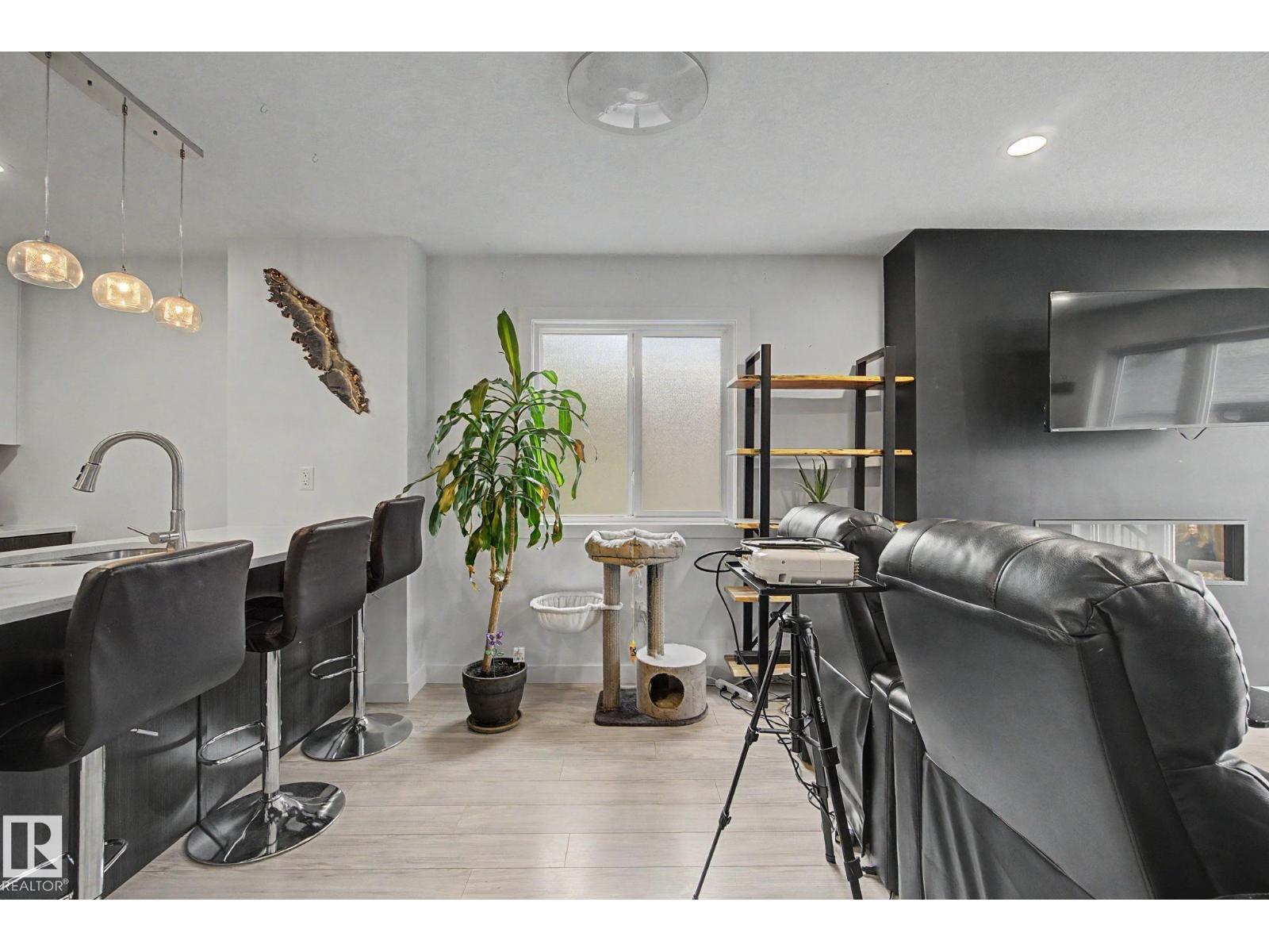 12035 93 ST NW NW - 11