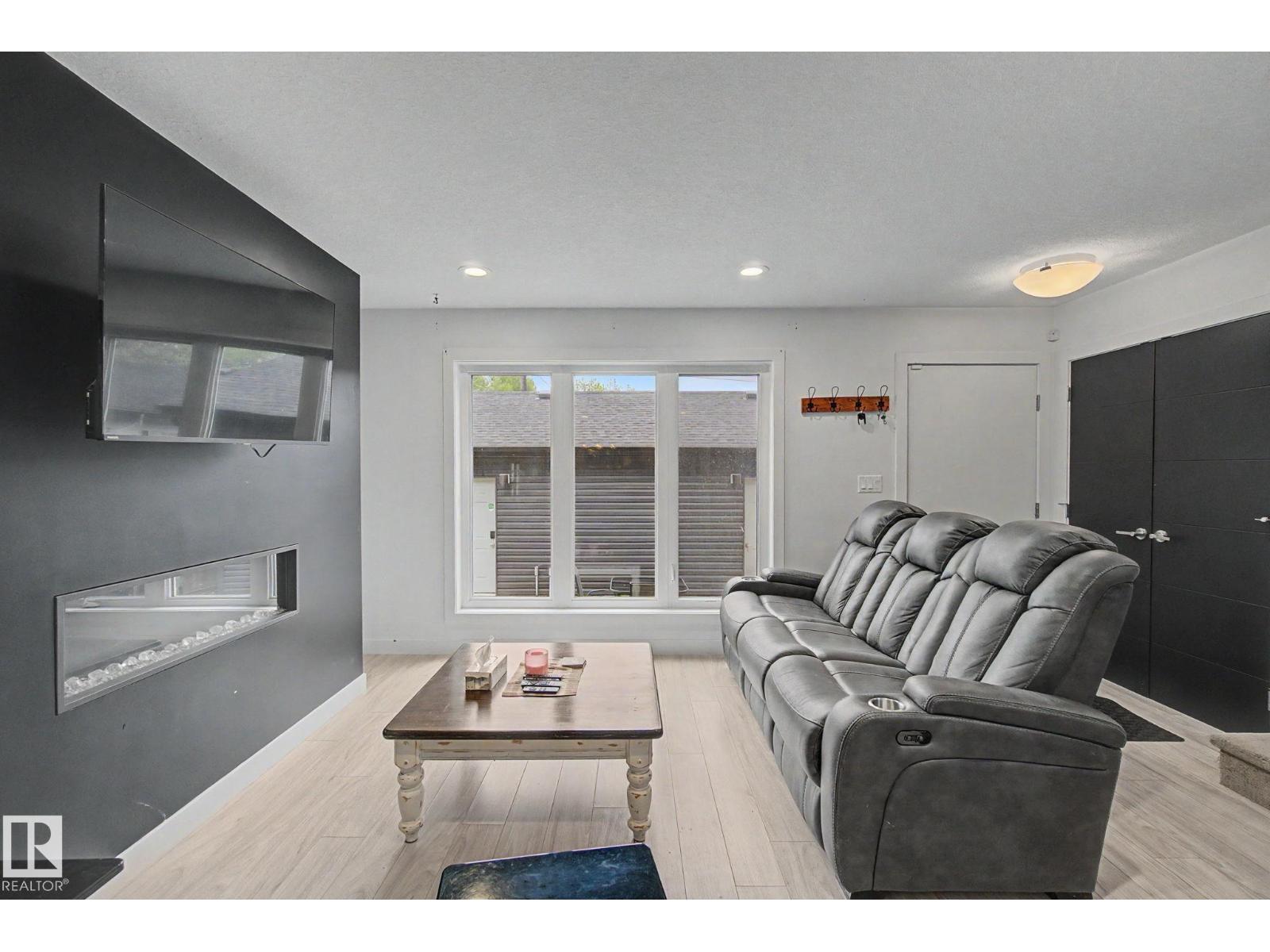 12035 93 ST NW NW - 9