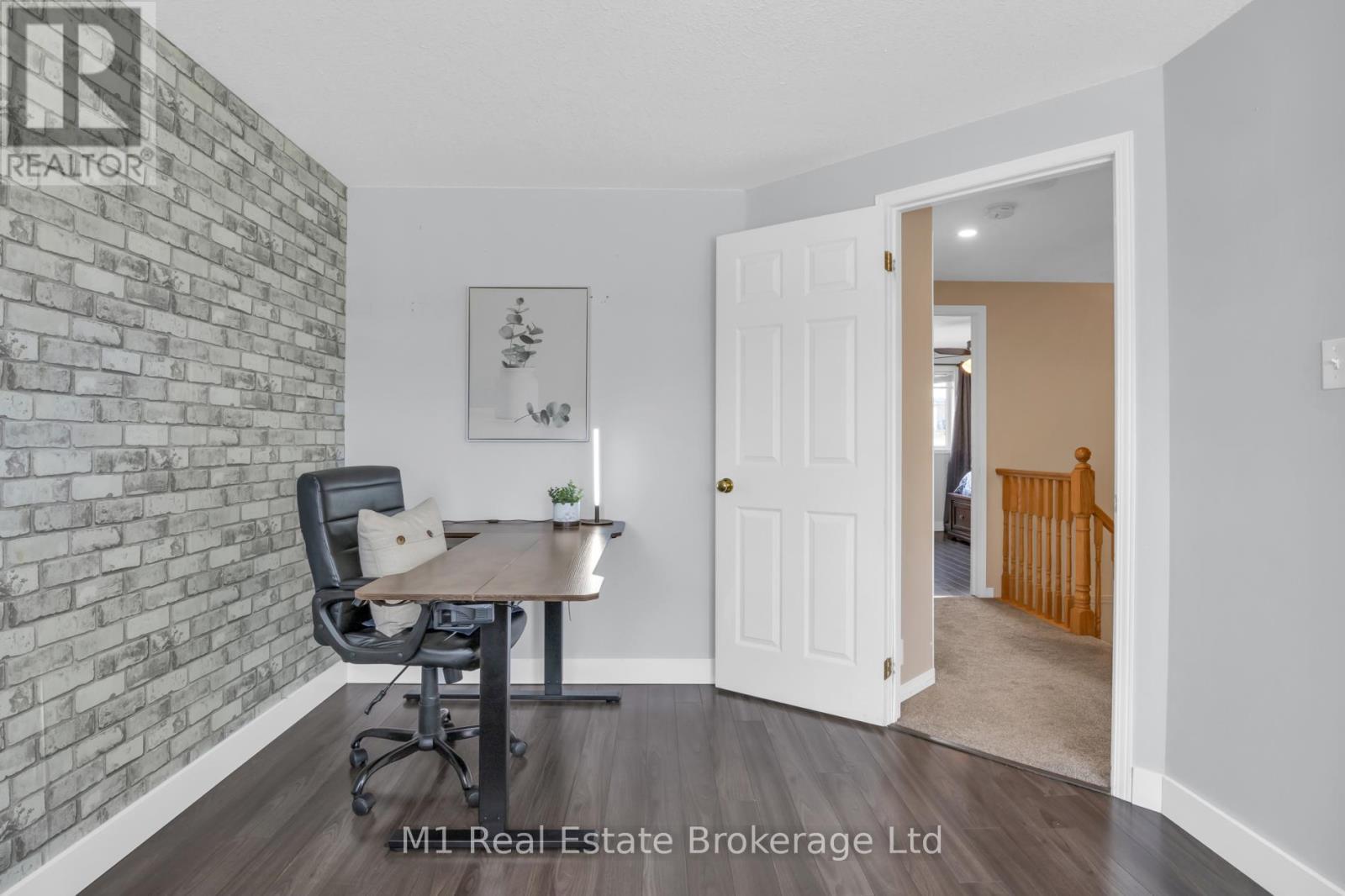 30 CREEKSIDE DRIVE - 25