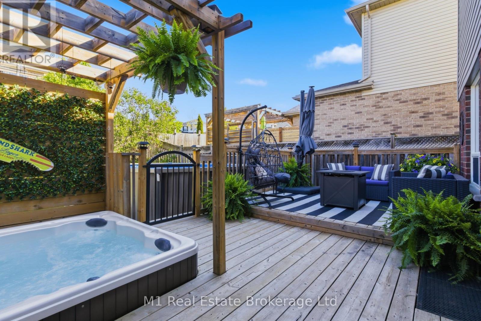 30 CREEKSIDE DRIVE - 32