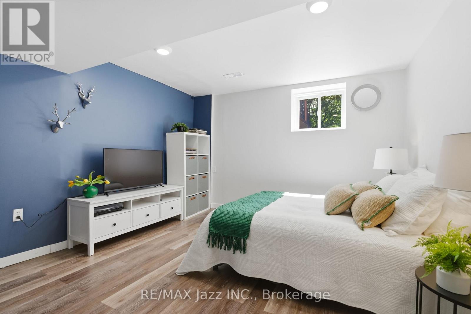 555 COBBLEHILL DRIVE - 31