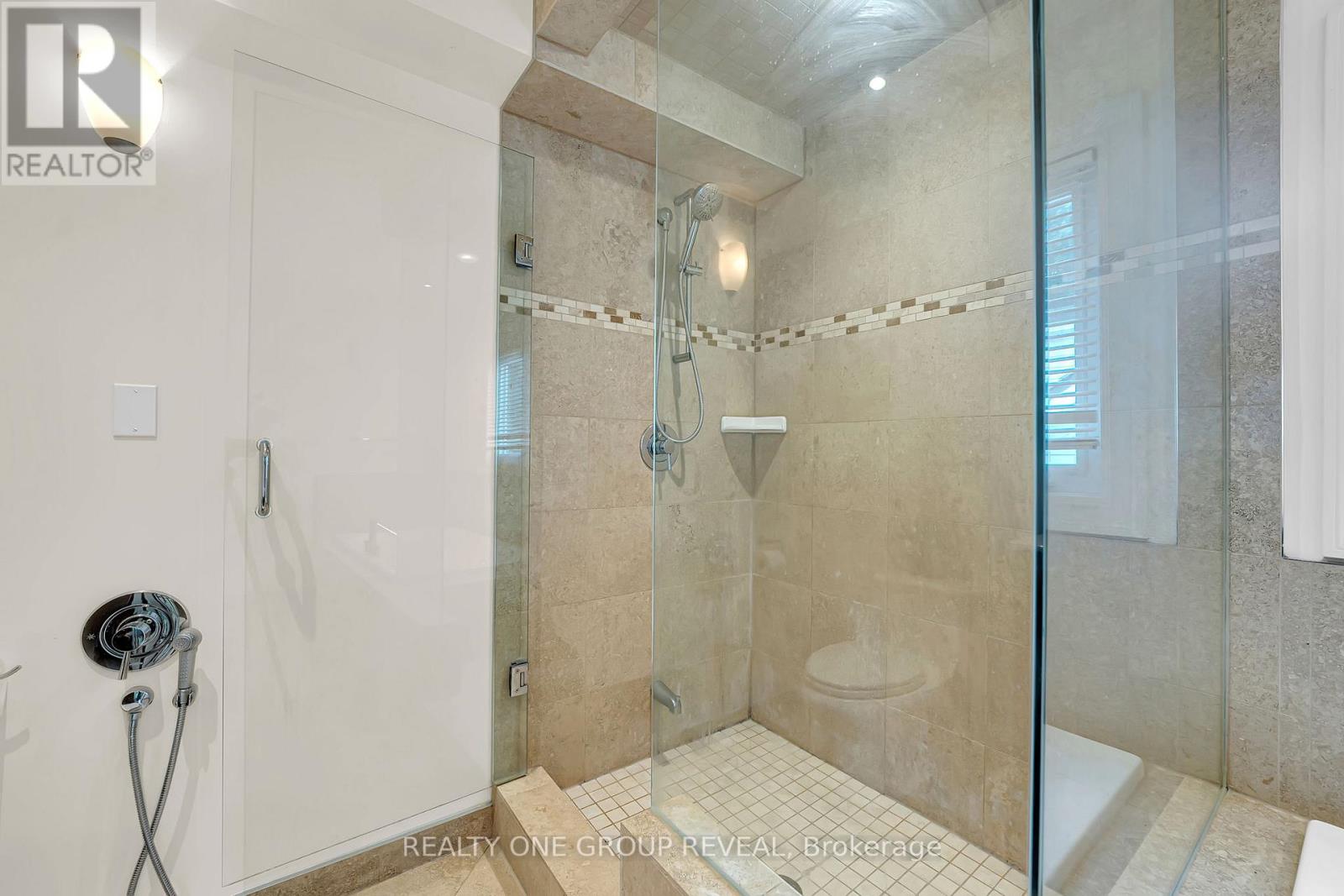 1490 ISLINGTON AVENUE - 33